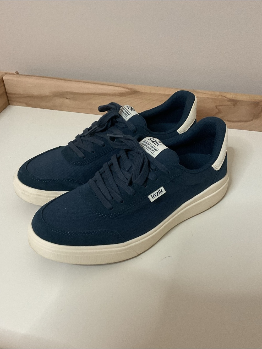Kizik Women's Navy Low-Top Sneakers with Cream Sole